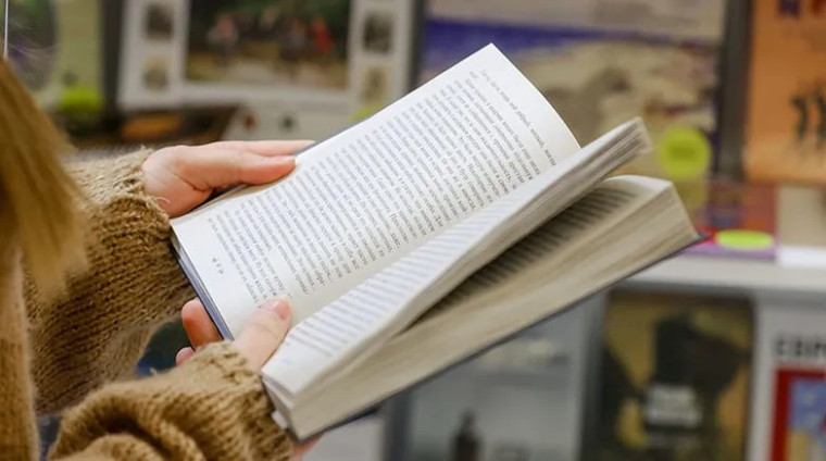 Книжная выставка "ПОКЛОН ТЕБЕ, ВЕЛИКАЯ ПОБЕДА".